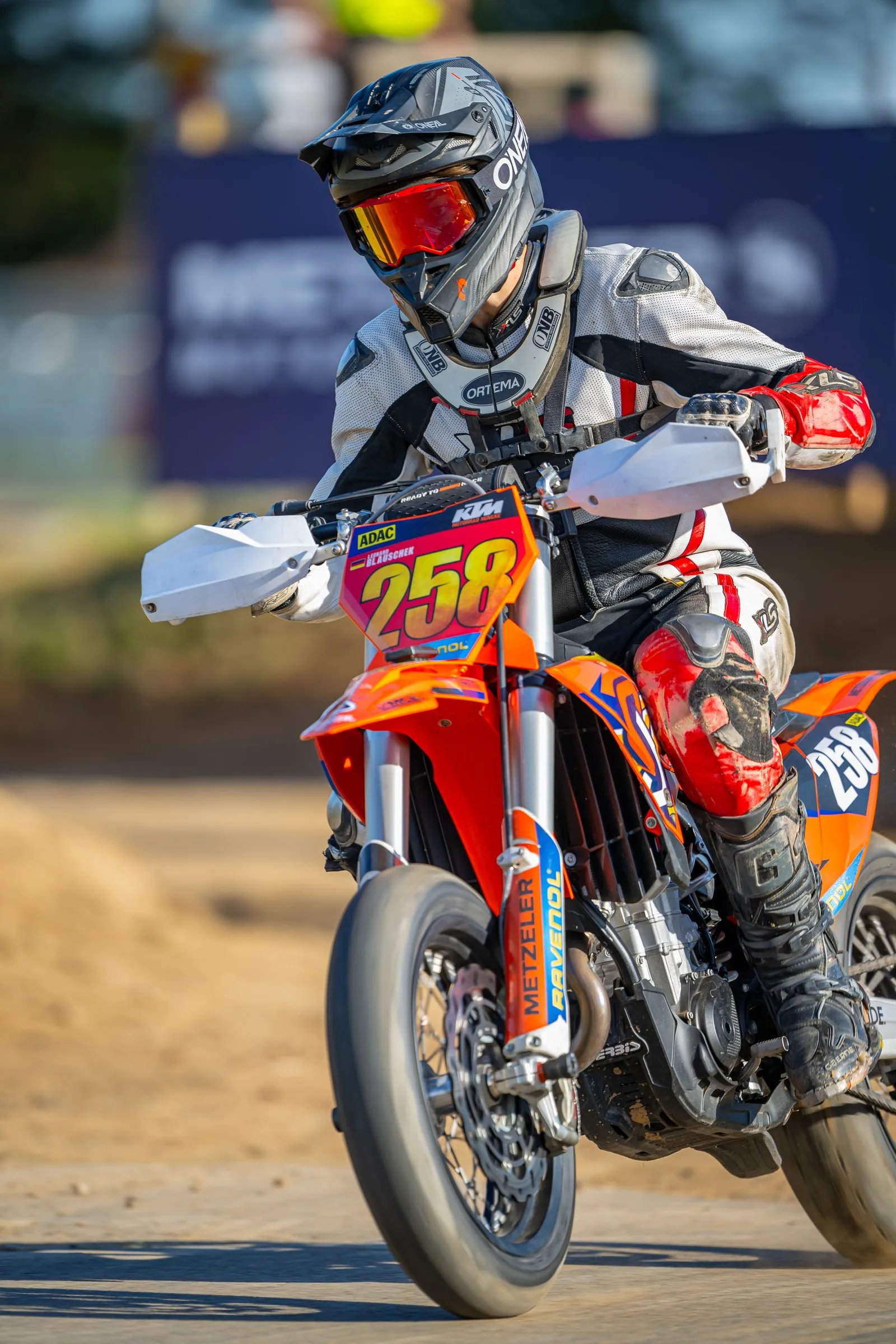 Finale Wittgenborn: frontal durch den Sand